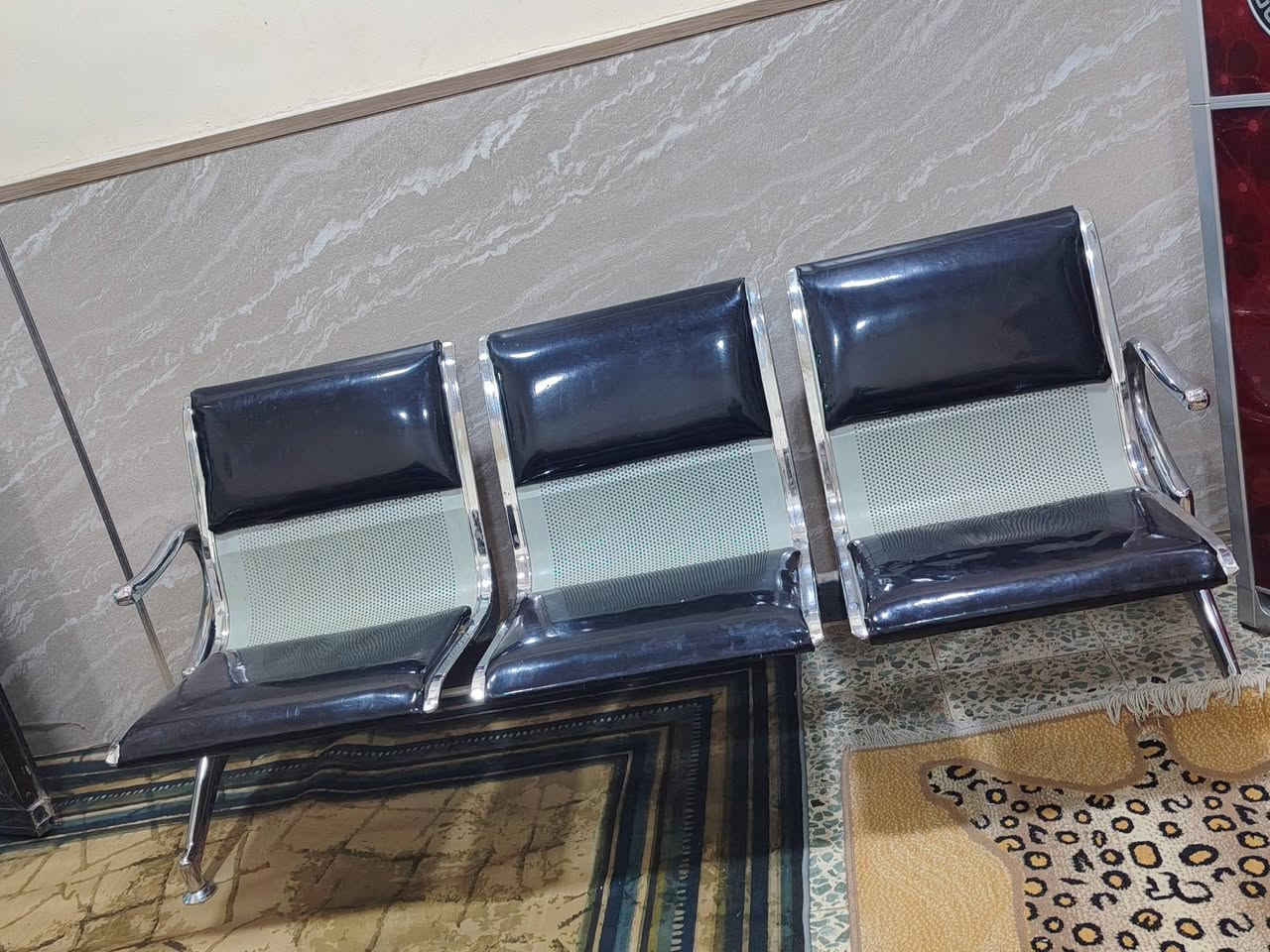 ميز بلازمه ومكنسه كهربائية و مسطبه ٣ مقاعد ستيل السعر كلهن ١٠٠ ألف للاتصال ***********
