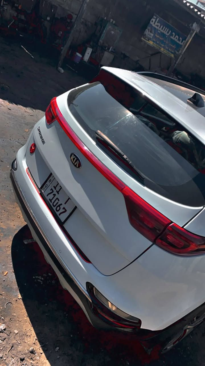 (سلام عليكم)
مواصفات كيا سبورتاج 2020
الخاصية الوصف
ماعده لبصمه 
المحرك 4 سلندر سعة 2.4 لتر، اقتصادي
القدرة حوالي 181 حصان
ناقل الحركة: أوتوماتيك 6 سرعات.
استهلاك الوقود متوسط إلى جيد
سقف بانوراما زجاجي قابل للفتح.
مرايا جانبية قابلة للطي كهربائياً
مقاعد جلد (في الفئات العليا) أو قماش عالي الجودة.🟫
سياره بيه ضربه من خلف 
(سعر١٤٥) 
‏‪***********‬‏
