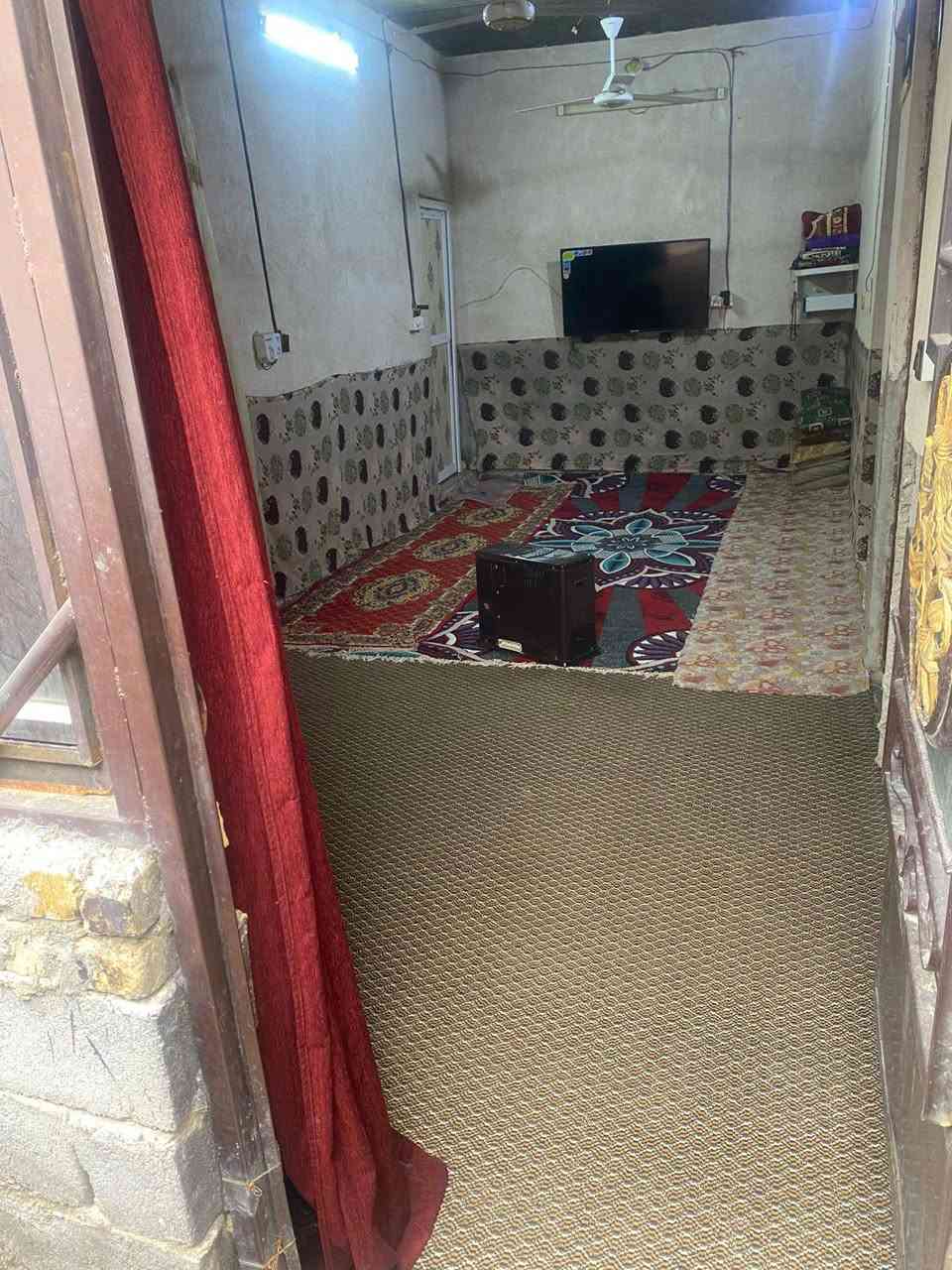 دار للبيع  نهاية شارع الوكفه البو جاسم ركن 100متر متكون من غرفتين وصاله ومطبخ وبراني ماكامله حمام داخل الصاله وصحيات خارجيه الارضيه صب والسطح اشتايگر السعر 20وبي مجال
رقم الهاتف ***********
