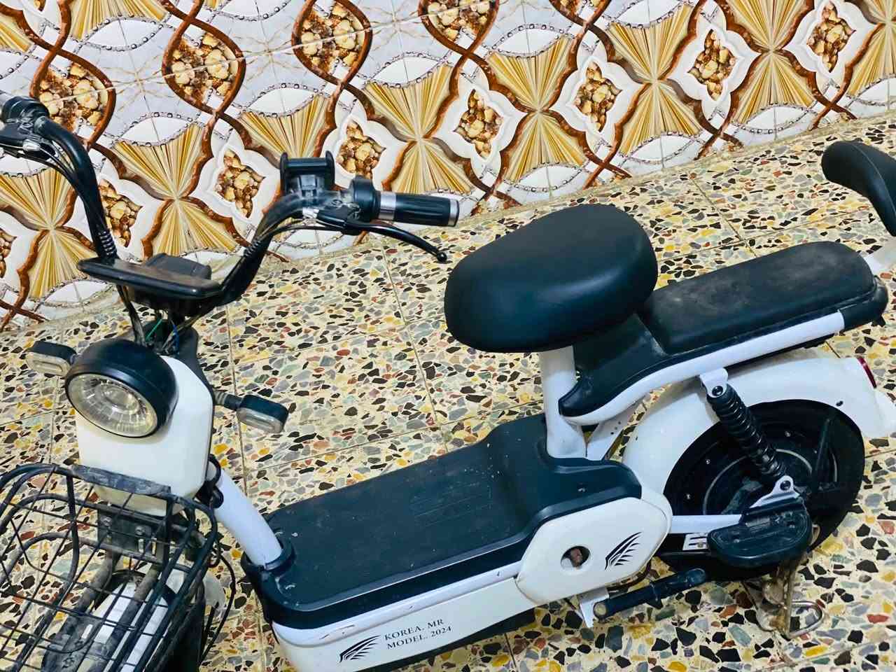سلام عليكم دراجه جديده كلش نضيفه حجم 14 موديل 2024 الدراجه تركته شهر وهبطن البطاريات الدراجه كله شغل الكهرباء من تخليه الشحن تشغل من طفيه ما تشغل لهن البطاريات هبطن السعر 110 وبيه مجال بصيط رقم الهاتف *********** مو شراي لا يتعبني الدراجه جديده جديده كلش
