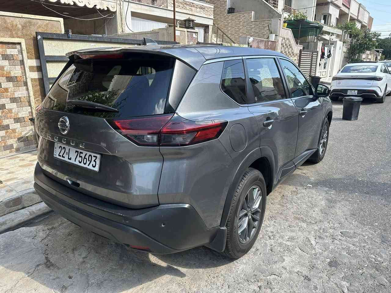 نيسان روج 2021 s 
السيارة اربعة سلندر تنفس طبيعي 2500. وارد امريكي داخل بدون حادث هنا بالعراق صار بيها جاملخ ونص بوند السيارة ماشية 50ميل مكان اربيل رقم سنويه هزه كله جديد


**إذا كنت صاحب هذا الإعلان وتريد حذفه لأي سبب، رجاءا أرسل رسالة إلى الدعم الفني**