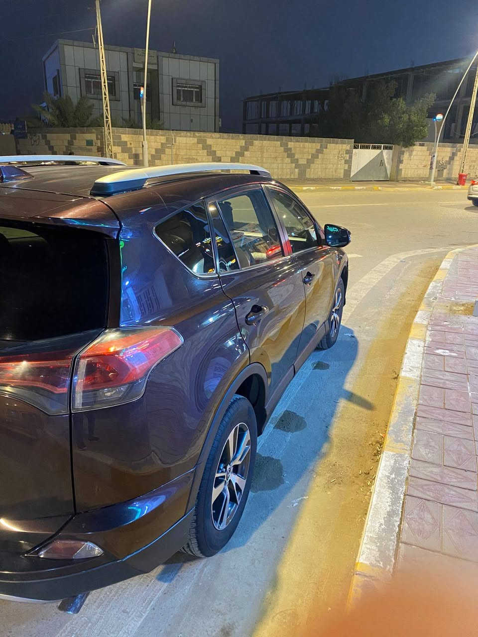 السلام عليكم راف فور 2018
حادث بنيد وجاملغ 
ماواصل للراديترات 
 رادار 
قياداه ذاته 
فتحه سقف

ماشيه 97الف
ذي قار- سوق الشيوخ 
السعر 170 وبيها مجال

***********
