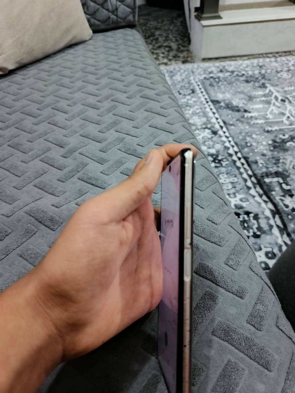 السلام عليكم ورحمة الله وبركاته جهاز هواوي Y7a البيع نضيف كاميرته الخارجيه مكسوره بس الداخليه حلوه وهاي كدامكم ذاكرته 128 ويحمل كلشي  مابدل بس كلشي السعر 70وبي مجال واني خادم مكاني بغداد البياع الشرطه الخامسه سويب الرقم ***********بي بس وتساب ومتواجد علئ الفيس
