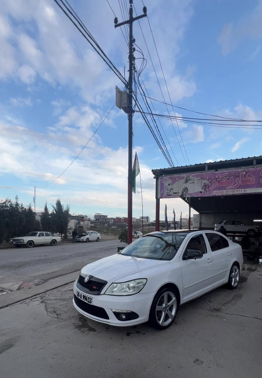 كل عام وأنتم بألف خير 
سكودا الماني موديل 2013 
لون ابيض داخل قيصي 
محرك 20 تنفس طبيعي نفس محرك جيتا خليجي  كير ومحرك شرط كير عادي 5 نمر رقم دهوك وسنوية وهزه جديد سياره جديد وأحلى من صوره بدون دعم بيها فقط قطعه وربع بخ بدون دواخل وايرباك شرط  سعر (98) مجال مكان سياره دهوك بيع ومراوس حسب قناعه اي استفسار  
***********
