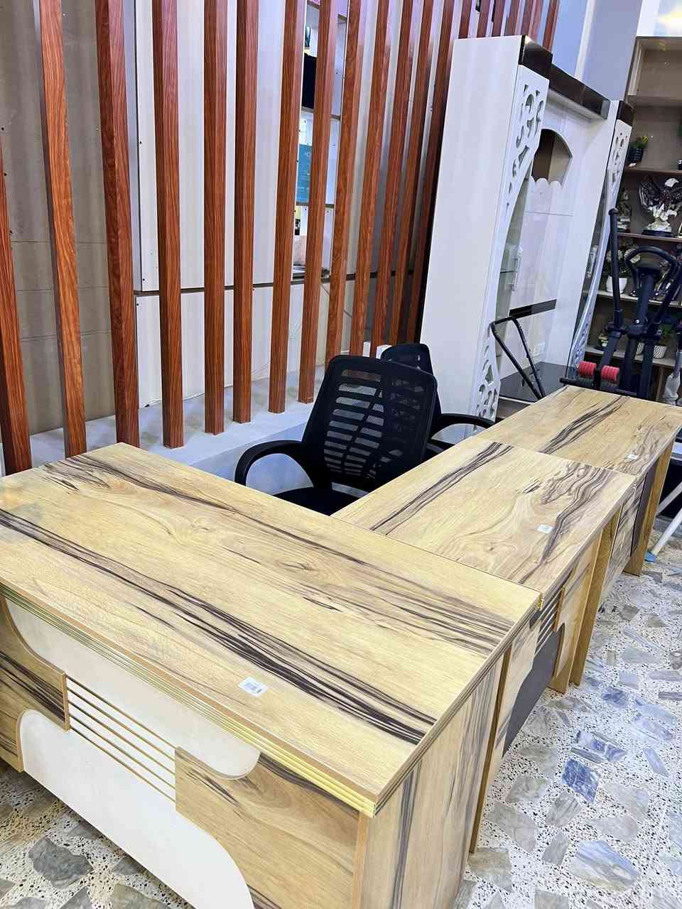 �✨ مكتب أنيق بتصميم عصري يضيف لمسة فخامة وترتيب لأي مكتب أو شركة ✨🪑

✔️ خامات متينة وجودة عالية
✔️ تصميم عملي ومساحة مريحة للعمل
✔️ كراسي مريحة تدعم الجلسة الطويلة
✔️ شكل راقٍ يناسب المكاتب الحديثة

خلي مكان عملك أكثر أناقة وإنتاجية مع هذا التصميم المميز 🤎


**إذا كنت صاحب هذا الإعلان وتريد حذفه لأي سبب، رجاءا أرسل رسالة إلى الدعم الفني**