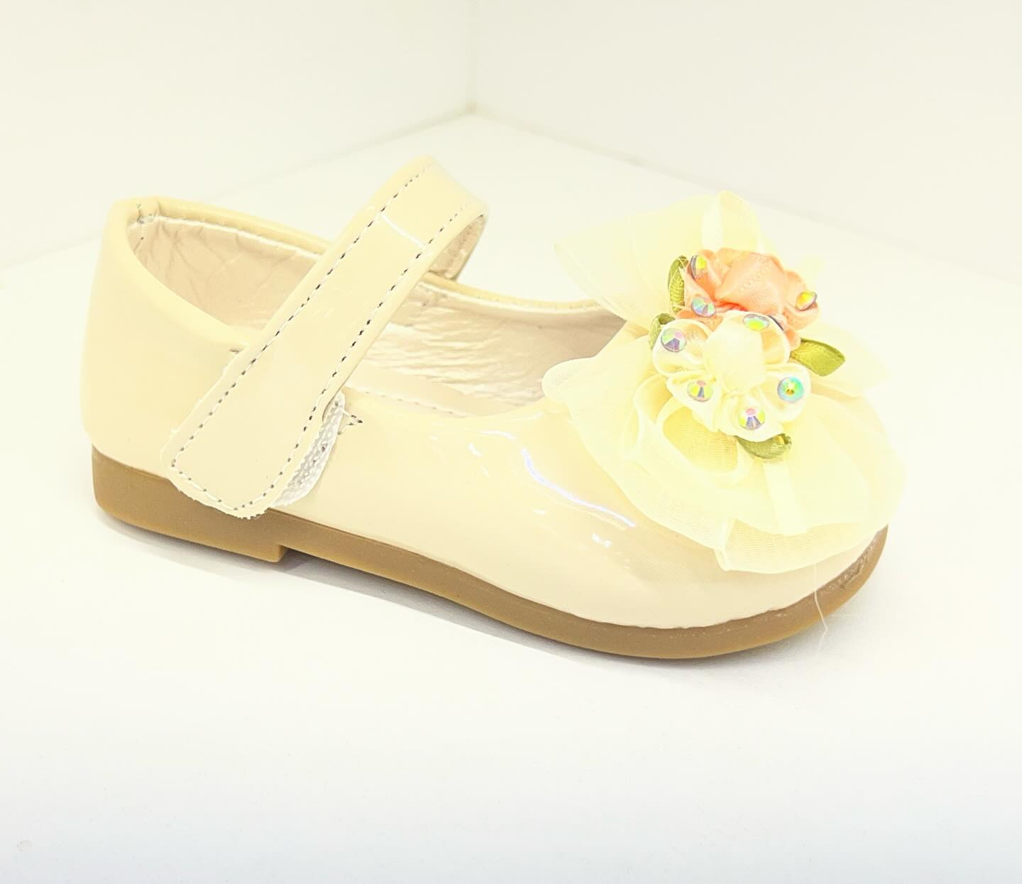 حذاء كاله بناتي 👧🏻💖
موديل كلش حلو ومميز، مناسب للمناسبات والحفلات 🌸✨
راحة وأناقة بنفس الوقت 😍👌

✅ المواصفات:
🎨 متوفر بـ 3 ألوان جميلة
📏 قياسات من 15 إلى 30
👠 تصميم أنيق ومرتب يناسب كل الإطلالات

📍 العنوان: واسط / كوت / شارع الأطباء / قرب د. علي ياسر
🚚 توصيل متوفر لجميع محافظات العراق

📩 للحجز والاستفسار مراسلة خاص أو اتصال �


**إذا كنت صاحب هذا الإعلان وتريد حذفه لأي سبب، رجاءا أرسل رسالة إلى الدعم الفني**