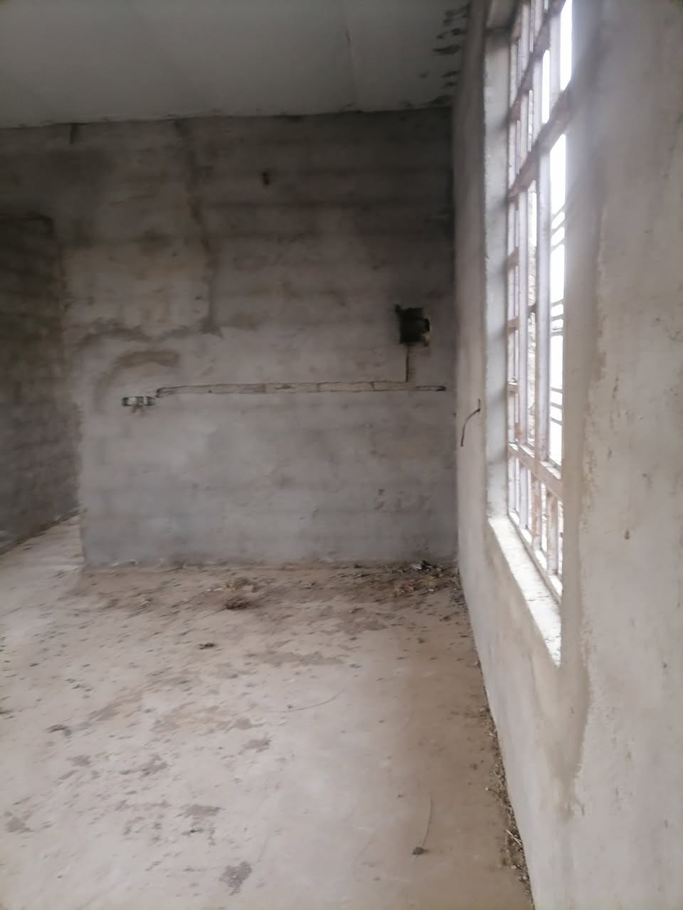 السلام عليكم كاع مساحه 500 متر وبيها بيت هيكل مساحته 150 متر مكانهم بغداد كرغوليه الاستفسار اكثر
***********
