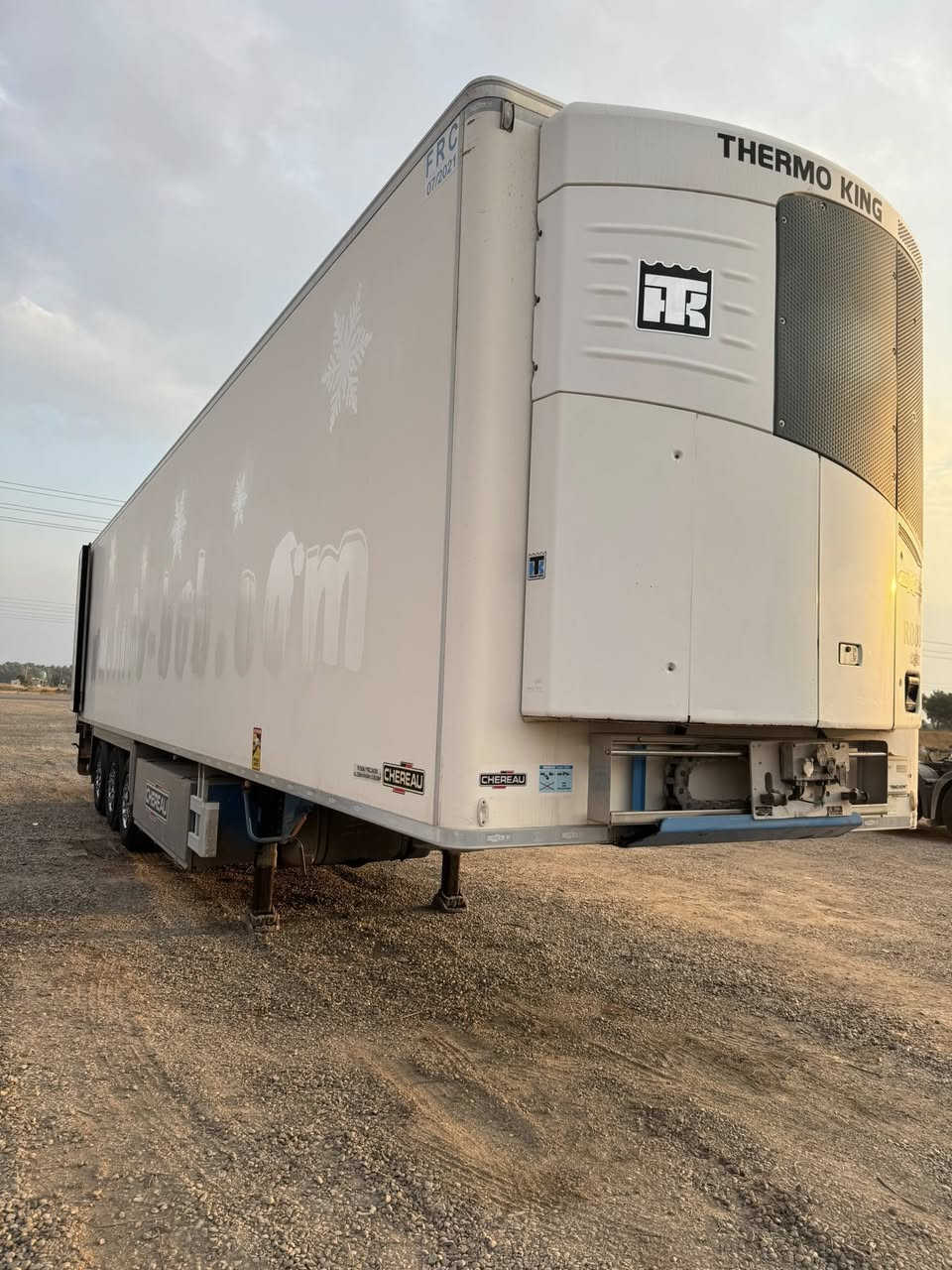 السلام وعليكم للبيع براد شيرو منفيس موديل 2010 جهاز SL200XE سمك 7 ارتفاع استندر 📞***********
