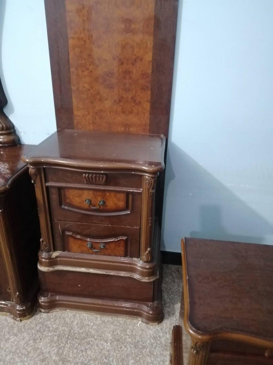 السلام عليكم،
كنتور ماليزي ست ابواب  قوي جدا مع ملحقاته ميز تواليت زاويه ملابس كومدي عدد اثنين تحتاج بعض التعديل فقط السعر 250 الف
العنوان كربلاء ملحق الفارس،


**إذا كنت صاحب هذا الإعلان وتريد حذفه لأي سبب، رجاءا أرسل رسالة إلى الدعم الفني**