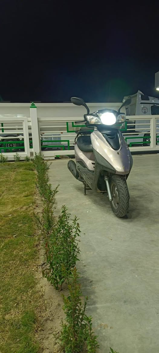 السلام عليكم دراجه بغبغاء نضيف 90بل ميه كافرات اصليه منطقة الشعب لدراجه لبيع 700وبيه.مجال.***********
