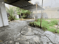 السلام عليكم 
بيت تجاوز للبيع 
المساحه 450م 
يحتوي على غرفه نوم 1
هول +ستقبال +مطبخ حمام داخلي +صحيات خارجيه باقي التفاصيل موجوده ب المقطع 
العنوان بين حي عرار وحي سكينه 
السعر 13 وبي مجال بسيط 
الاستفسار الاتصال على الرقم 
***********
