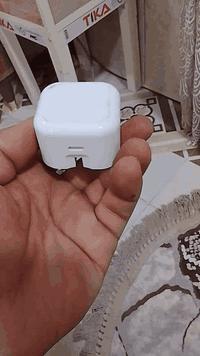 السلام عليكم 
راس شحنه مال ايفون مثل ماواضح بالفيديو ي تشتغل كلشي مابي استعمال شهرين فقط سبب البيع بعت ايفون ضلت عندي ماخذه 30 أريده ابيع 20الف 
سماعات ايفون مامفتوحه اصليات اريدهن 10الف بي مجال 
البصره -المعقل ***********
