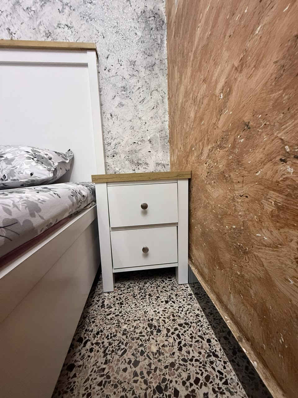 سلام عليكم غرفه جديدة قليلة الستخدام غرفه متروكه أخت جديده 7 قطع غرفه كلش جديده رايده 600 الف وبيه مجال استفسار اكثر *********** سكن بغداد شارع فلسطين
