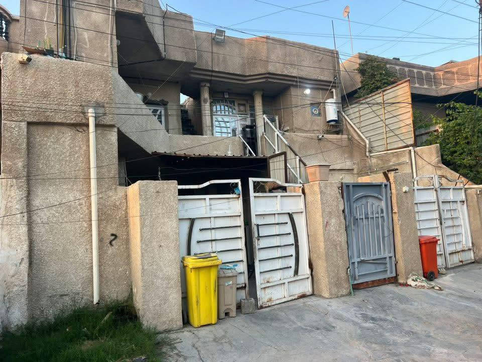 بيت للبيع مساحة200 متر واجهه 10 نزال20 كدامة تشجير 
يفيد استثمار لان مقسم 4 مشتملات 2 فوك و2 جوه  العنوان حي الجهاد الخارجية مربع بسام خلف التجاري وخلف بانزين خانة مقابل مجمع النسيم موقع استيراتيجي وقريب كلشي عليك التواصل مع صاحب الدار مباشر بدون مكتب ***********
