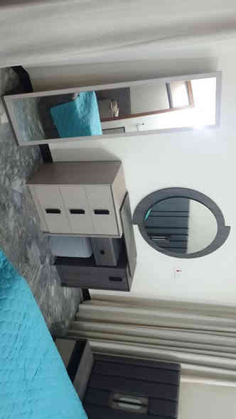 سلام عليكم 
غرفة صنع تركي 11 قطعة لونين (كنتور 6 ابواب + 2 ابواب ملحق) سرير مخزن هيدروليك وانارة لمس LED استخدام 6 اشهر السعر 1.750.000 للاستفسار ***********
