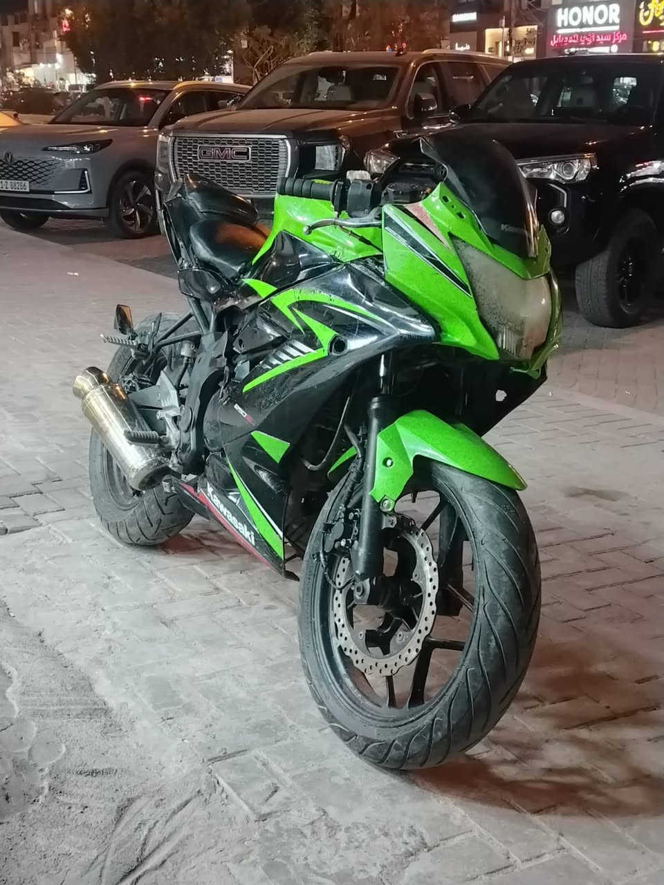 السلام عليكم كاوسكي مكينه ٣٠٠ الدراجه بيهه مكينه تشك الكاع  للبيع سعر مليون ونص مكاني حي الجهاد ***********
