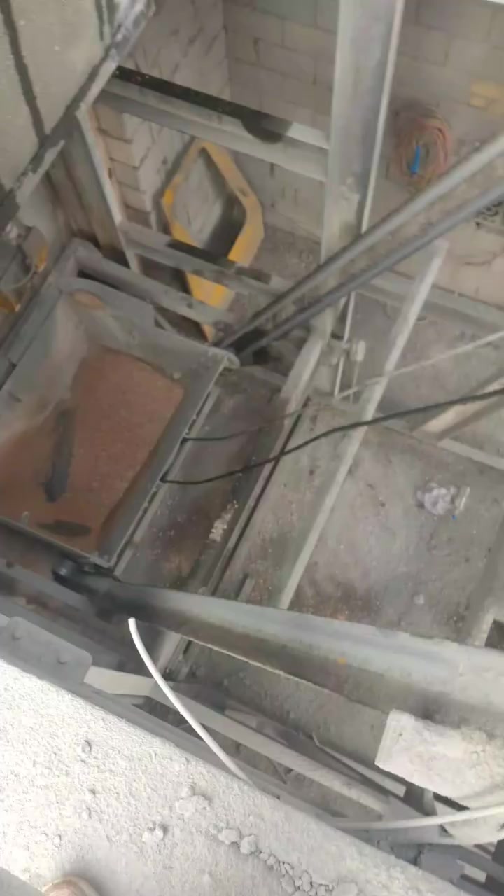 للبيع خباطه مع اكرين جاهزه وشغال الان ***********
