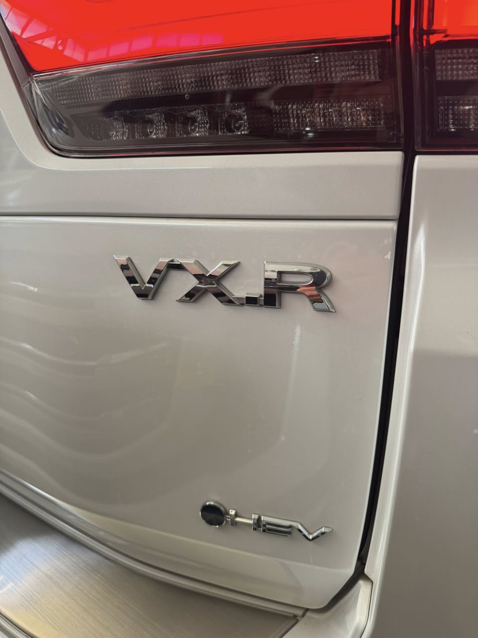 السلام عليكم 

لاند كروز 2025  ساس( VXR)HEV 

فول مواصفات 1/1 

داخل احمر 

ابواب شفط 

سياره محرك 3.5 تون توربو كهربائيه 

عداد المسافه صفر كيلو متر 

للأستفسار اكثر يرجى الاتصال على الرقم 

***********
