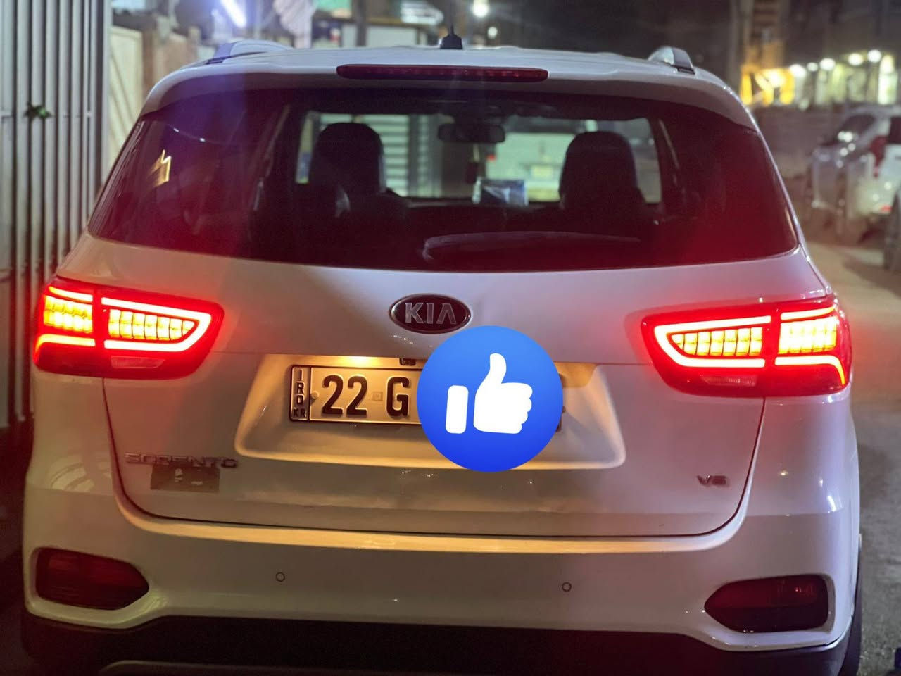 السلام عليكم كيا سورنتو موديل 18
سبعة راكب 
خليجي بيهة بارد قليل نص فول 
مكينة 6 سلندر 
كشنات أمامية كهربائية 
مكفولة كفالة عامة 
ماشية 160 ك،م 
مكانهة بغداد 

***********
