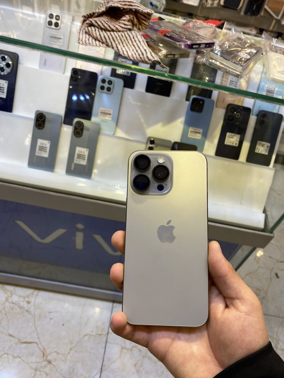 ايفون 15 برو ماكس
عربي شرق اوسط ظمان ماستر 
ذاكره 256
بطاريه 93
جهاز كلش نضيف 
مبدل شاشه وكاله وكاله ضمان سبوع 
السعر 675
هاتف ***********
