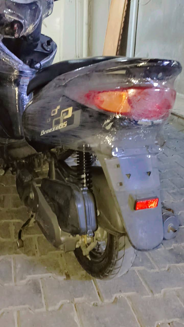 سلام عليكم دراجه بريز بغبغاء للبيع حلوه ونضيفه برغي واحد ممفتوح منه صالي شهر او اقل من اخذته مكاني الكاظميه اتصل *********** وبيه مجال اتصل ودالل
