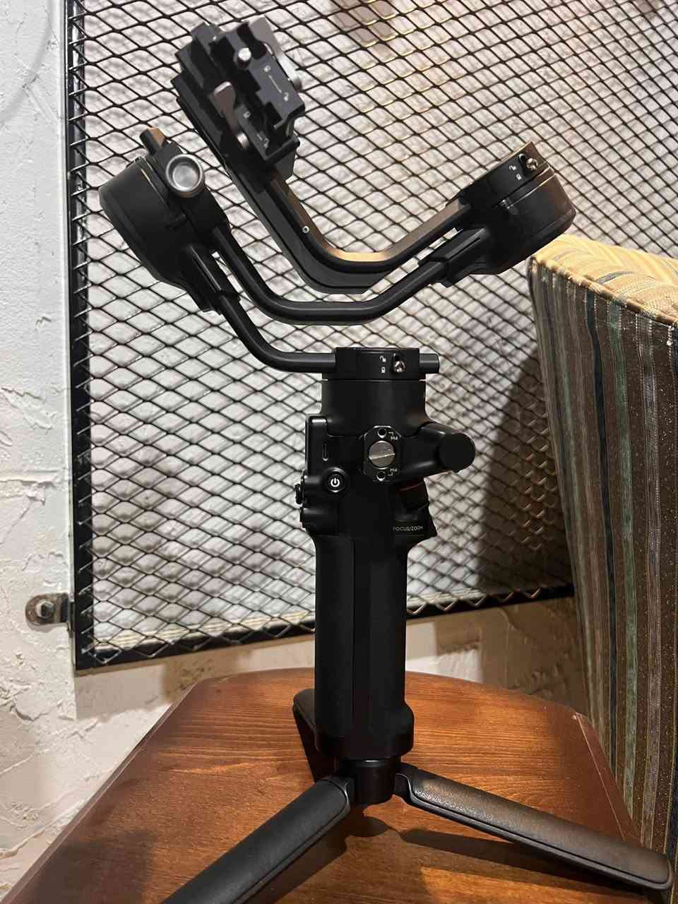 رونن SC2
الجوستك فقط يحتاج الى صيانة الباقي كلة ما بي شي ونضيف سبب عطل الجوستك تركه بطريقة غير صحيحة في الحقيبة
السعر 150 الف فقط 
***********
