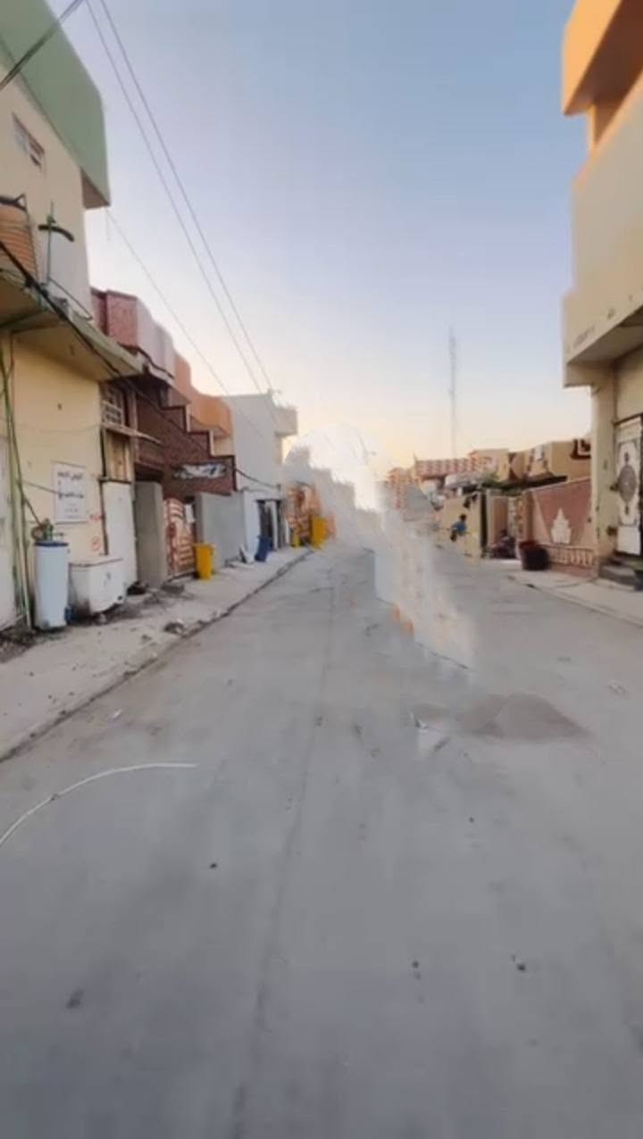السلام عليكم ورحمة الله 
عمارة طابقين بناء حديث طابو ملك صرف ركن كاملة الخدمات الواجهه ١٨ نزال ١٨ تحتوي ع خمس محلات كبيرةوطابق ثاني كوفي موثث بالكامل وجاهز مع بيت بناء حديث درجة أولى يحتوي على استقبال واربع غرف نوم ومطبخ وخدمات وكراج سيارة مؤجره بالكامل تحويل مباشر🥀 موقع مميز العنوان/خان بني سعد/ حي الرسول الشارع العام تجاري/ قرب ثانوية الحسام /اللاستفسار اكثر الاتصال بالارقام التالية *********** ***********

