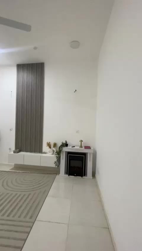 بيت للبيع زراعي سديناويه قرب الدله  عالشارع السايدين مقابل مدرسة بغداد بالفرع شارع ال عبود سعره ب125قفل مابيه مجال  الطابق الاول غرفتين مطبخ بارد مطبخ حار صحيات 2 مدخل  استقبال 6مترات في 4 صاله 7مترات في 4 منور الطابق الثاني غرفه 6مترات في 4 وغرفه 5في 4 وصاله وصحيات عوزهن سيراميك فقط وسطح *********** لانتعامل مع المكاتب او عن طريق المكاتب
