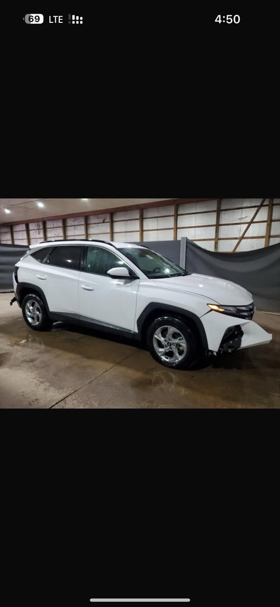 سلام عليكم توسان 2024 EX سياره حلوه وحادثة كلش خفيف بدون رقم السعر 180 وبيهه مجال بسيط العنوان حي النصر ***********
