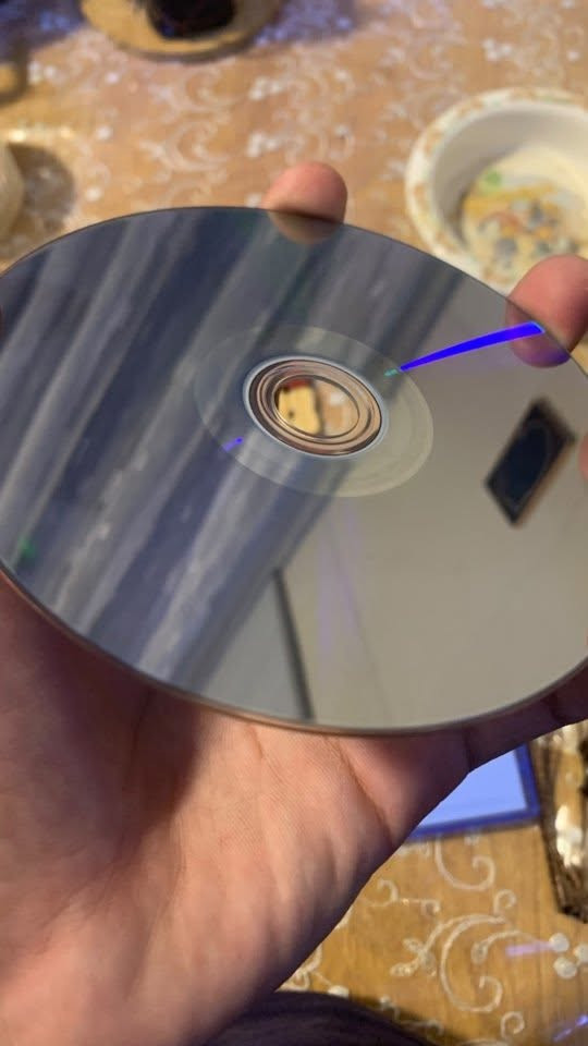 السلام عليكم شباب للبيع كريمسون ديسيرت مستعمل 
السعر 70 الف 
مكاني بغداد المشتل 
رقمي للتواصل واتساب ***********
