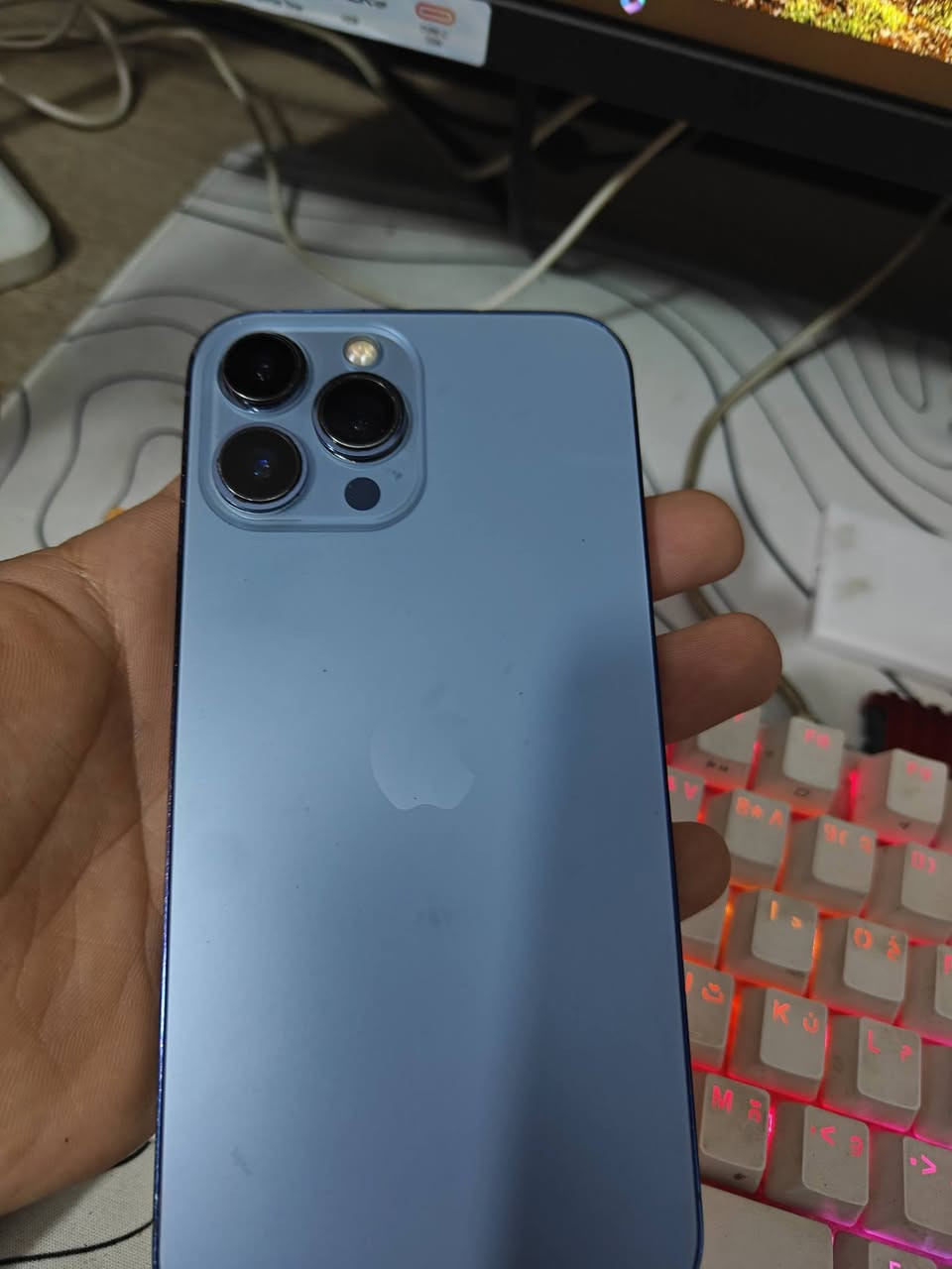 سلام عليكم ايفون 13 برو ماكس امريكي مستخدم التلفون وكع  وبدلت بيه
مبدل شاشه اصلي 
مبدل بطاريه اصلي 
ومن وكع الكامره الواسعه واكفه فقط 
غير شي كله شغال وشحنه فول وتلفون مكفول من غير شي 
سعر 430الف وبيه مجال مكاني كراده 
*********** 
واذا معجبك السعر أنشألله تلكه الافضل
