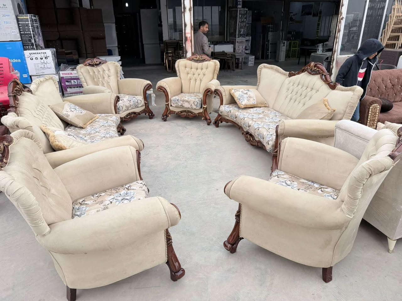 على بركة الله وصول وجبة جديدة من الاثاث المنزلي (البالة) الى مجمع العبدالله التجاري وبااسعار مناسبة لفترة العيد تعال وتدلل 
العنوان :الحفرية الشارع العام بااتجاه العزيزية بلقرب من شركة التاج
الاتصال ***********
الاستفسار مراسلة الصفحة@إشارة
