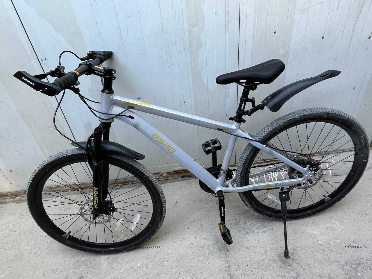 اسلام عليكم 

بايسكل جبلي  بريكات دهن  شباب البايسكل جديد يمكن لو ماشي بي كيلو واحد لو ما ماشي 

٢٠٠ بايعاك شي جديد بسعر المستعمل 

اليفيدة هذا رقمي *********** عنواني بغداد كويريش
