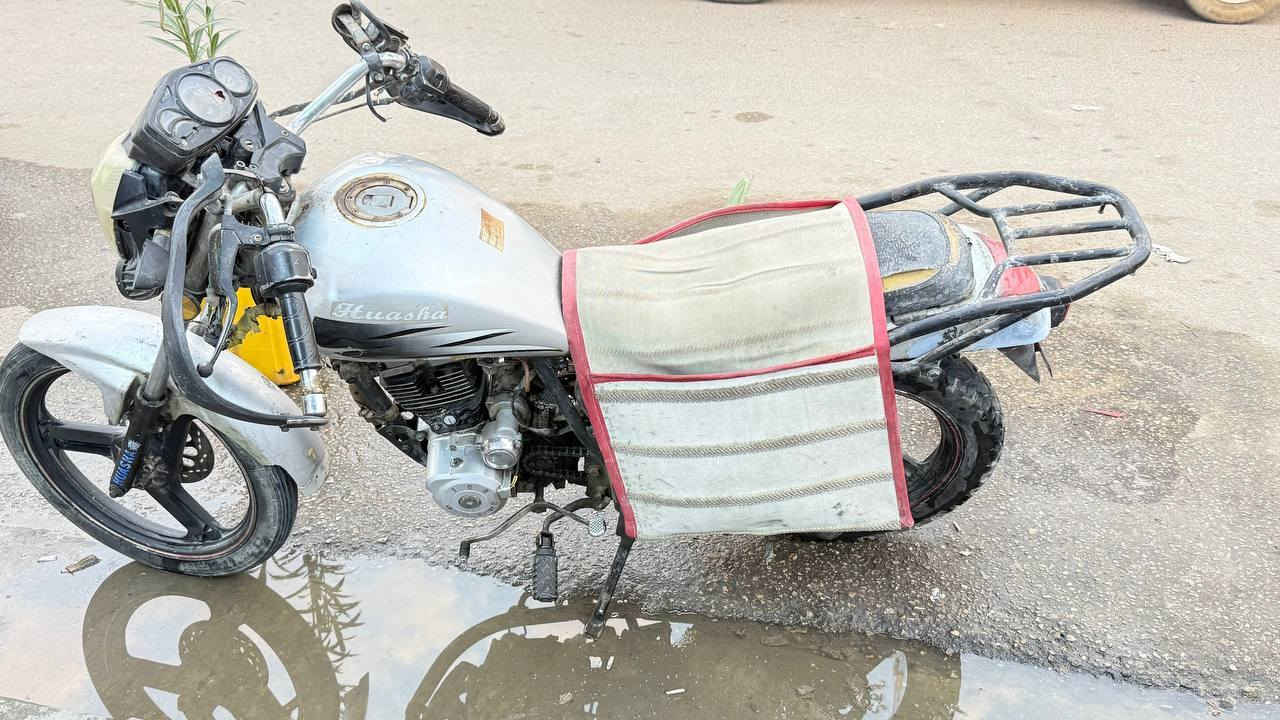 سلام عليكم شباب دراجه هوشه أوراقي اصولي دراجه نكره سلف عوزهة فقط ترتيبات كهربائيات صفاحيات دراجه تاركهة وحاليا أكلها المطر وتراب بس هيه نكرة سلف كل ٣ ايام اشغلها اني ومكينتها تخبل سبب البيع اشتريت سيارة وتركتها سعرها قفل من الاخير ٢٥٠ مكاني نجف عمود ١٢٥ طريق نجف كربلاء


**إذا كنت صاحب هذا الإعلان وتريد حذفه لأي سبب، رجاءا أرسل رسالة إلى الدعم الفني**