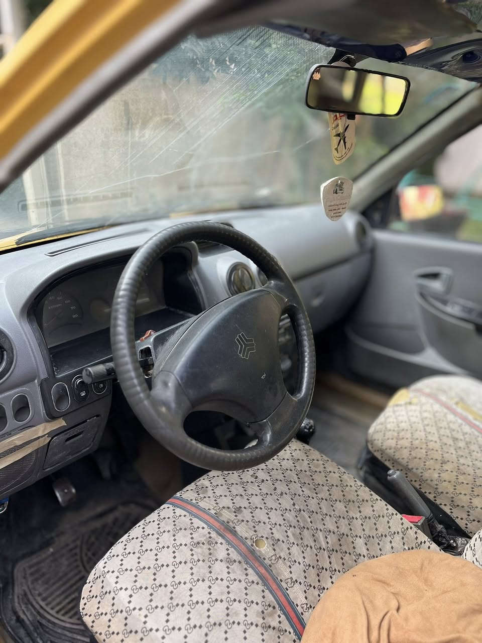 سايبا موديل 12 محرك وكير وشواصي جيد جدا بدون صبغ السياره مصفره هيه وغرامات السعر 25 مكان بغداد قرب العاب السيديه ***********
