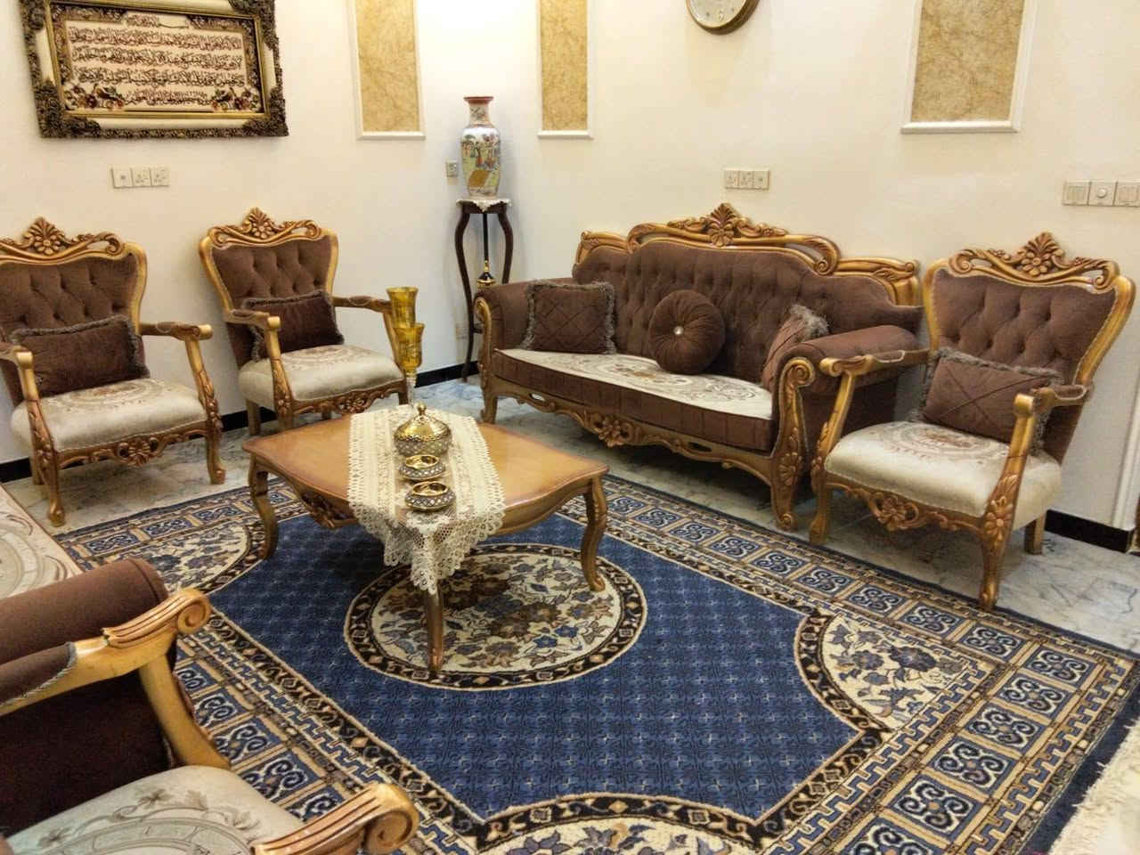 تخم زان تركي ملكي ١٠ مقاعد اخو الجديد نضافته ميه بالميه مع ميز وسطي اتصال ***********
