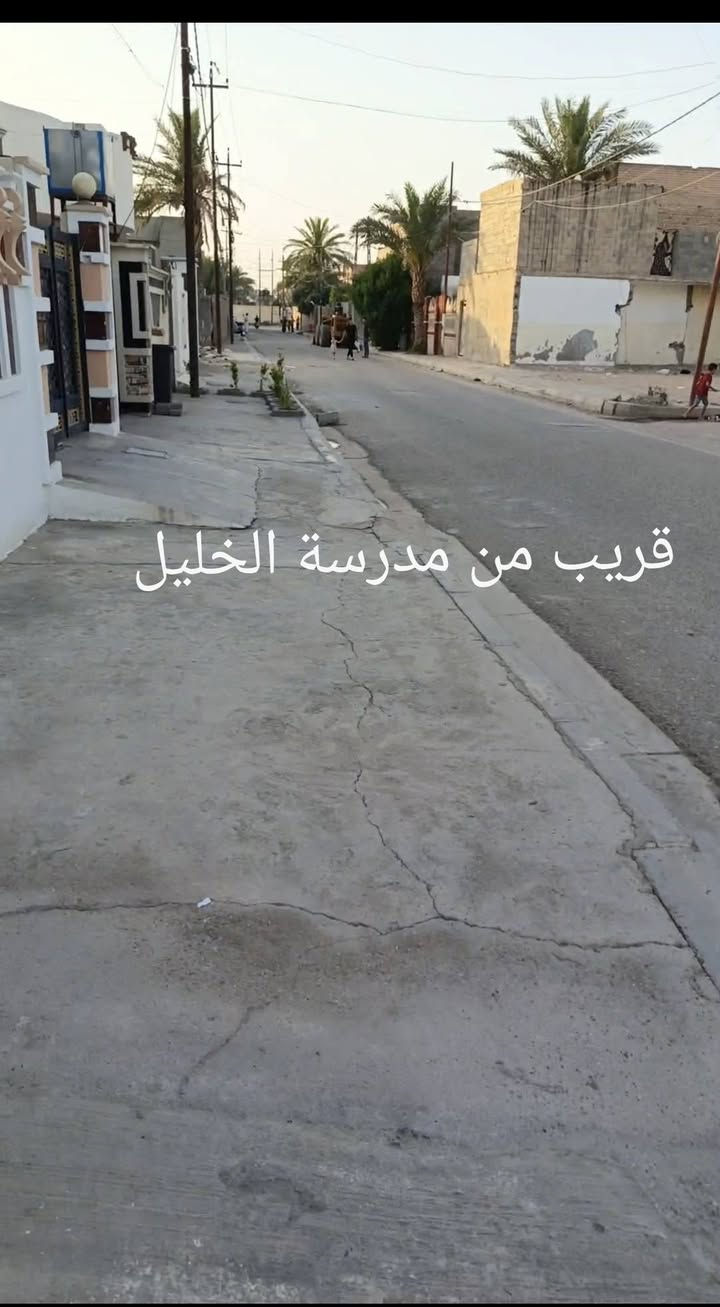 #بيت_للبيع

🔴في حي الرسالة
🔴قرب مدرسة الخليل
💢ثالث بيت عن الشارع نهر فليح 
✅المساحة : 200 م
☑️الواجهة : 10 م
✔️النزال : 20 م

مكون من غرفتين نوم 
صالة + مناور ثنين
استقبال 
مطبخ 
كراج 

 🛣 الشارع 🛣🛤 : 10 م

🗒📑⚖️ نوع الملك : طابو صرف سند 

💸💰 السعر 💰💸: 135مليون وبي مجال 

📱📲  للاتصال + واتساب  ***********
