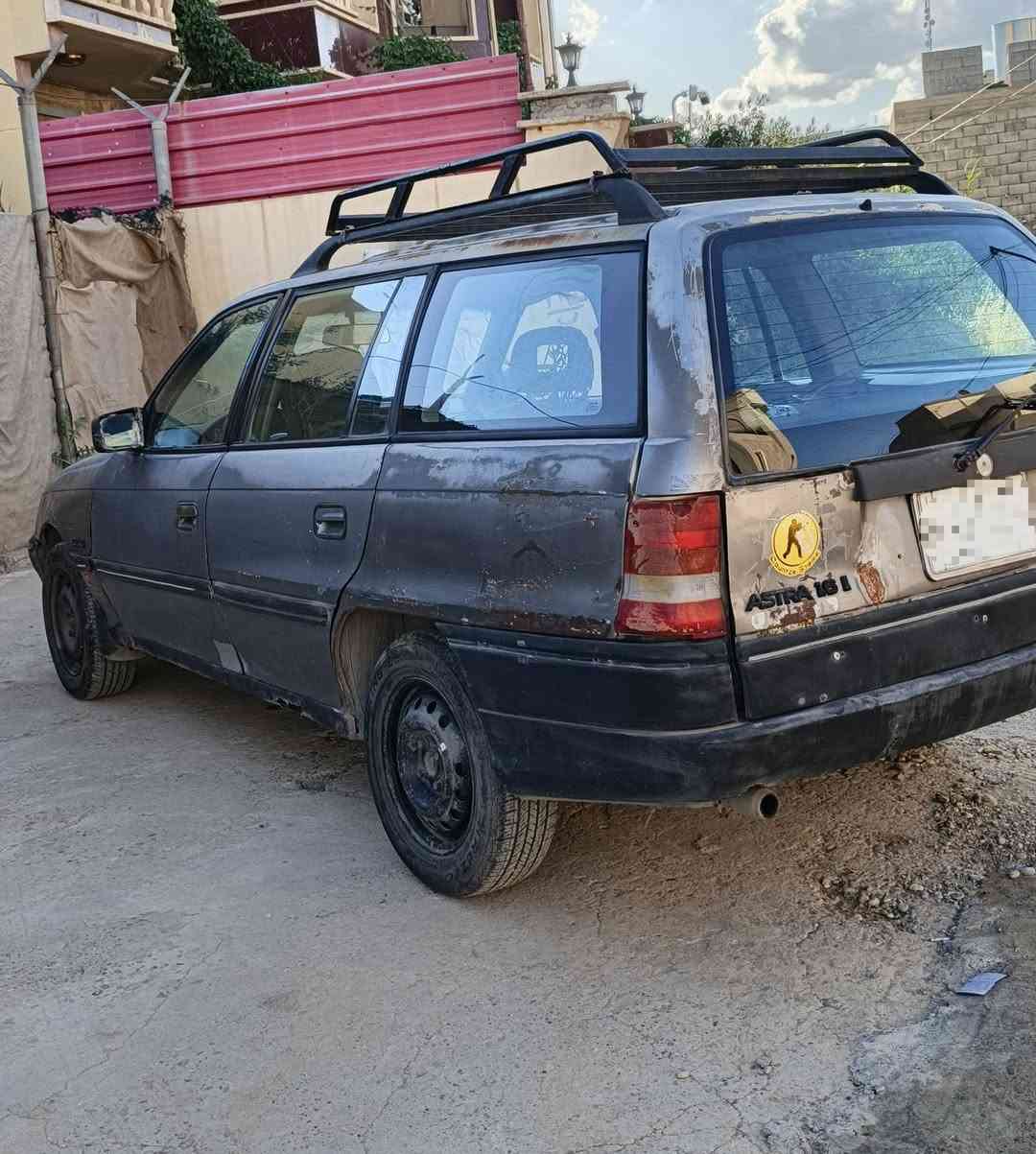 سيارة اوبل استرة استيشن موديل 93 
‏محرك اربعة سلندر بخاخ رقم بغداد سنوية موازي 
‏بيها كابون ورقي 
‏السعر 32 وبيها مجال شي بسيط
العنوان بل موصل 
‏للاستفسار  ***********
‏الرقم مفتوح من الساعة 10 صباحا الى الساعة 10 مساء
‏
