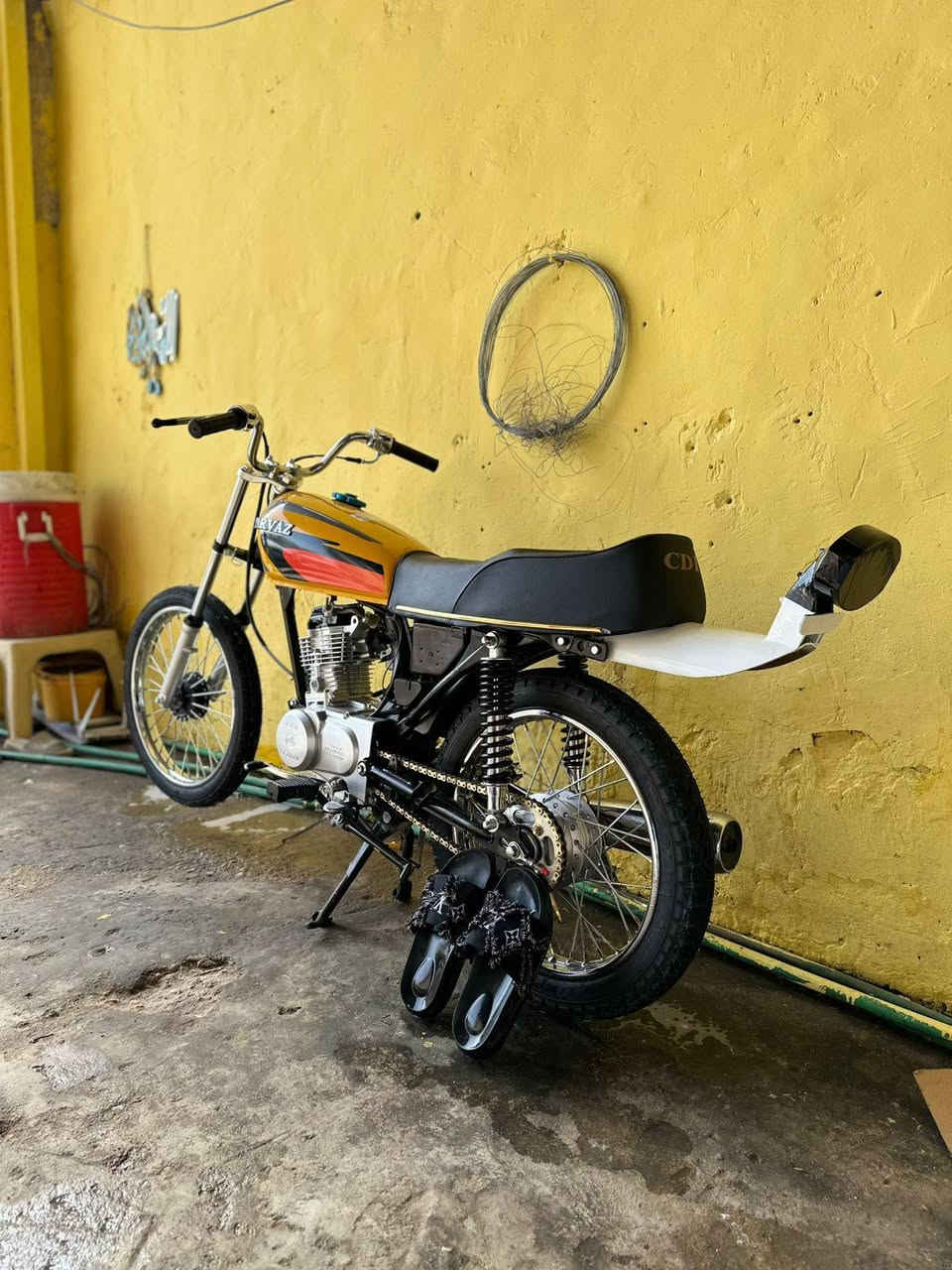 السلام عليكم اربع كير للبيع اصولي 2015 وكيله عقيل الربيعي الدراجه صالهة شهر من معمره ثاني تبديلت دهن خاص مفتوح واتساب ***********
