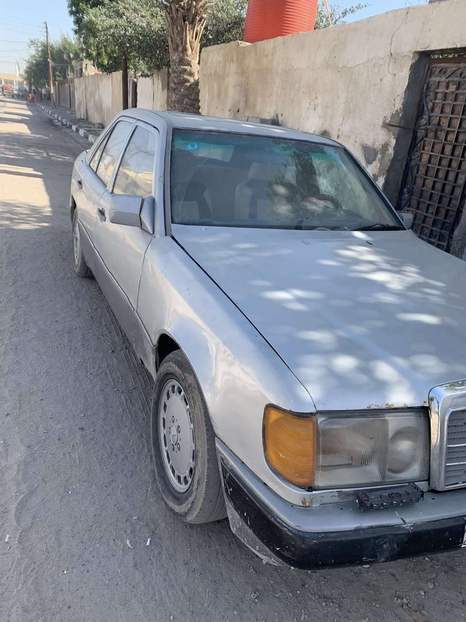 سلام عليكم 
مارسدس دب للبيع مديل 88 رقم بصره انكليزي ل30 كير مكينه فيفيتي 2500 جدد  عربانه خلفيه كامله جديده زوج تواير جدد دواخل حلوه بس السقف امخربط  البرانكيت بي تعمير والقواعد مكان سياره بصره سفوان 
سعر 28 ابيع كوم حديد فقط اصوليات اتكفلهن 
*********** 
بيع او مراوس بس لا يراني ولا صيني
