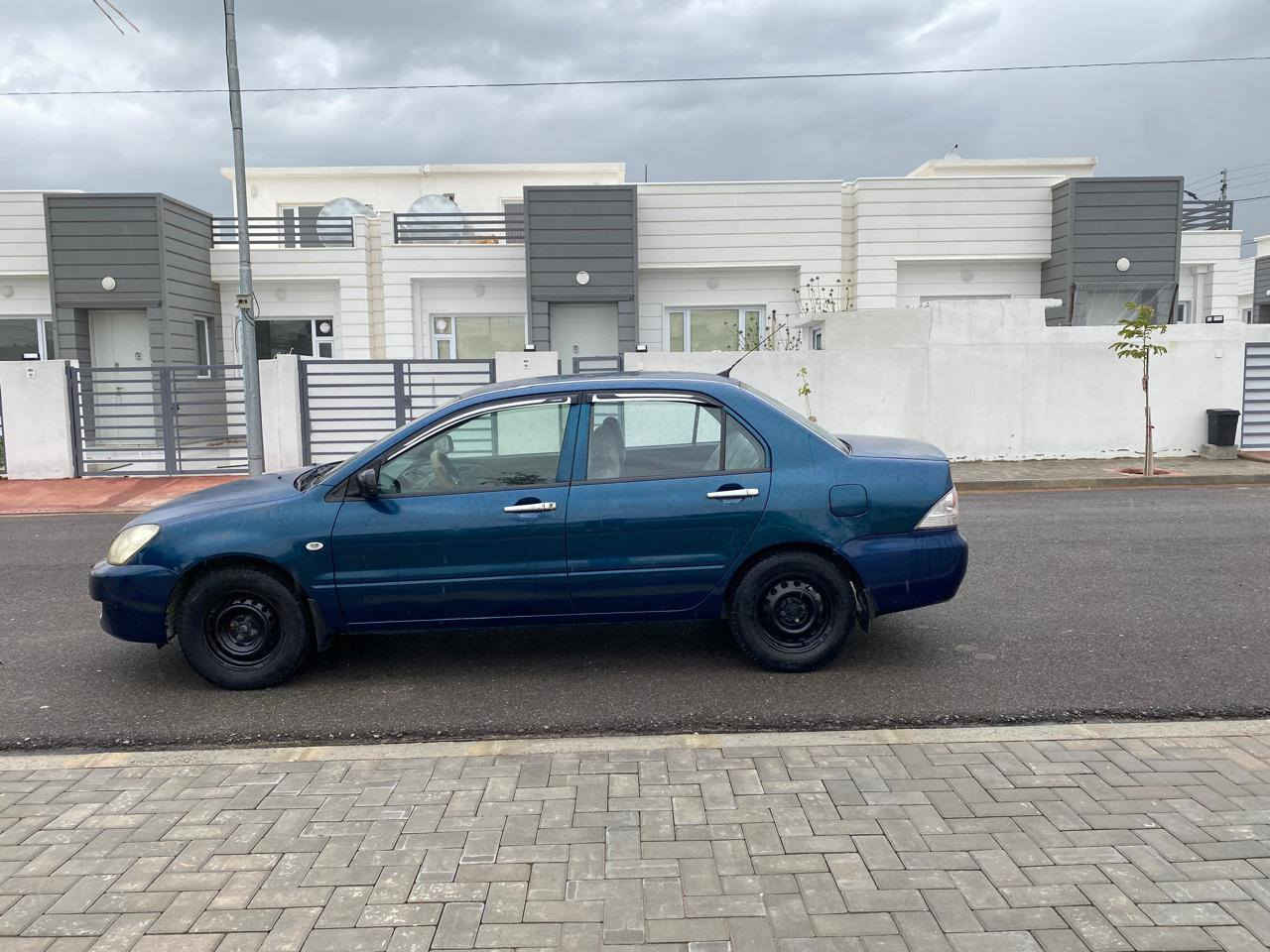 سلام عليكم اخوان
سياره لانسر موديل 2007 
السياره بلاديه مابيها صبغ مكفوله كير ومحرك مكفول تخم تايرات جدد تدفئه و تبريد شغال( السياره جاهزه ) السنويه الى تاريخ 2031  تريد تحويل تريد وكاله اني بالخدمه السعر 72 ورقه وبيها مجال رقم الهاتف (***********)
