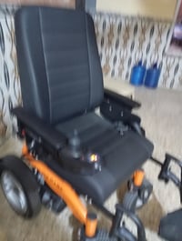 كرسي شحن نضيف جدا غير مستخدم للبيع 07719540250الشراي يتصل