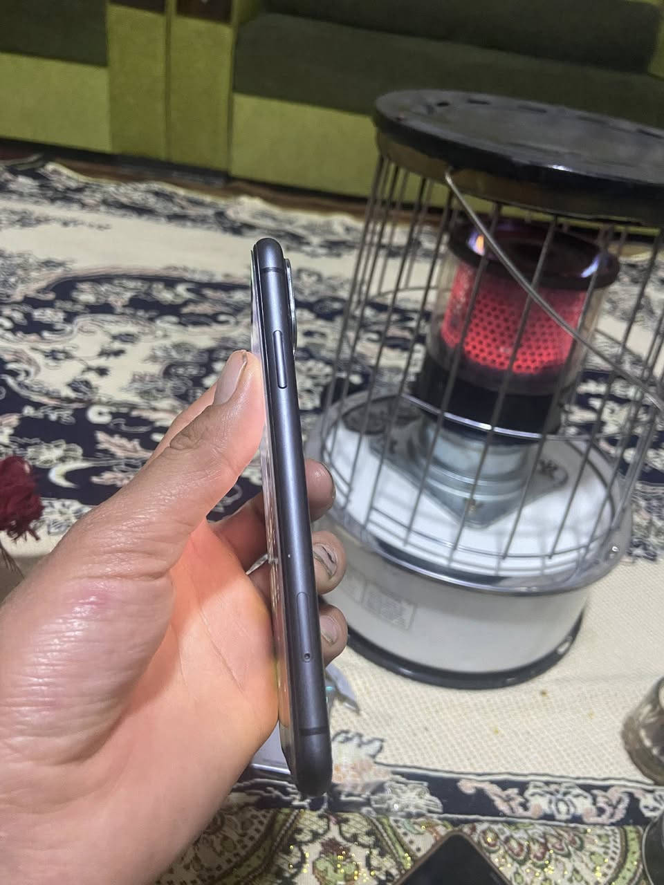 السلام عليكم  11عادي مبد ل شاشه اصليه مال تفصيخ شرط وبطاريه نوعيه فول ذاكره ١٢٨تك مو دبل السعر 245 وبي مجال //(***********
