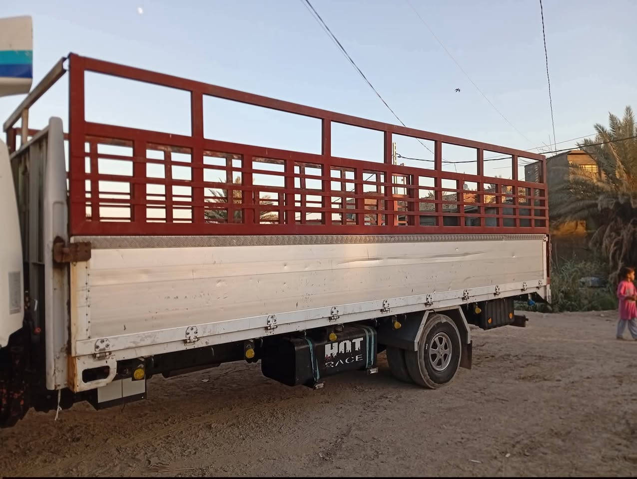 طول بدي سته وربع ارتفاع اصفاح 70 

المكان حله القاسم ***********...
