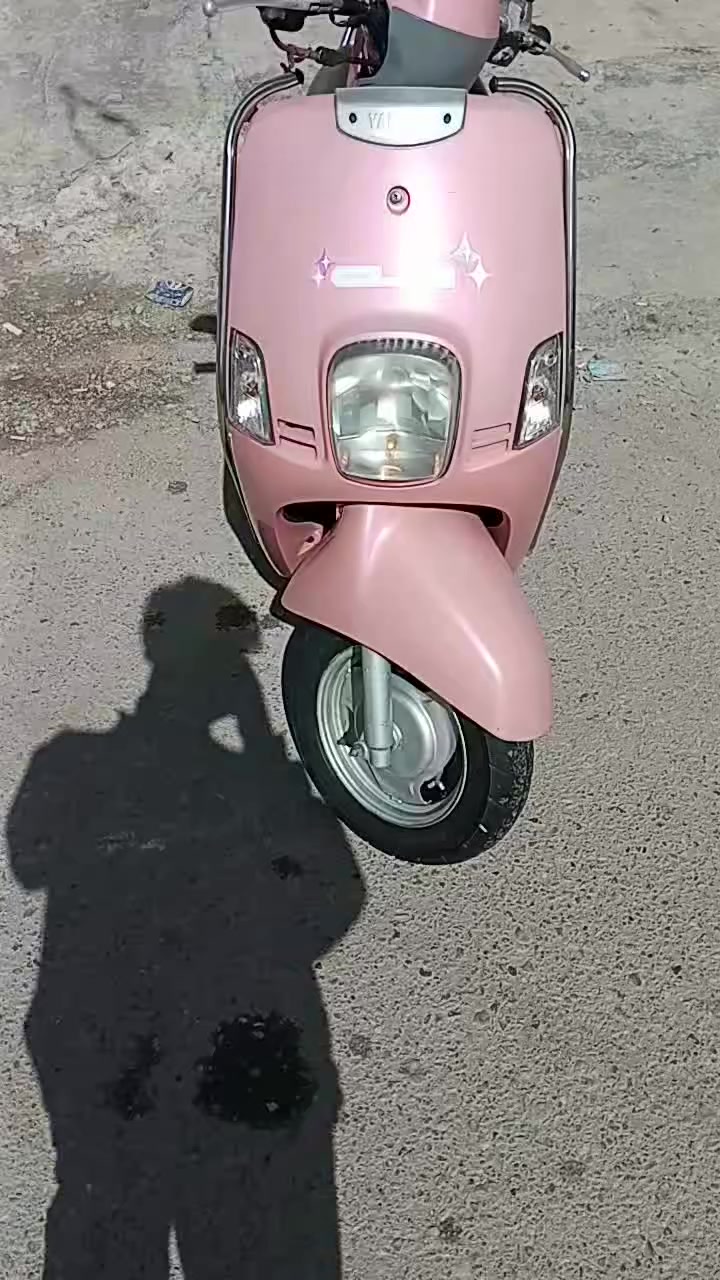 سلام عليكم دراجه بوليس للبيع دراجه ماصارلهه هواي من نازله من الرمبه دراجه عله وضعيه الوكاله بيهه درع وتجوه وسماعات مكفوله من البرغي للبرغي بيهه نقص بس قبق باتري السعر مليون وميه اليريدهه يتصل عله هاذ الرقم***********
