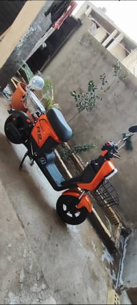 دراجه شحن R9 بطاريه كرافين عدد 5 صغار شاحنه اصليه سعر 300 و 50 وبيهه م...