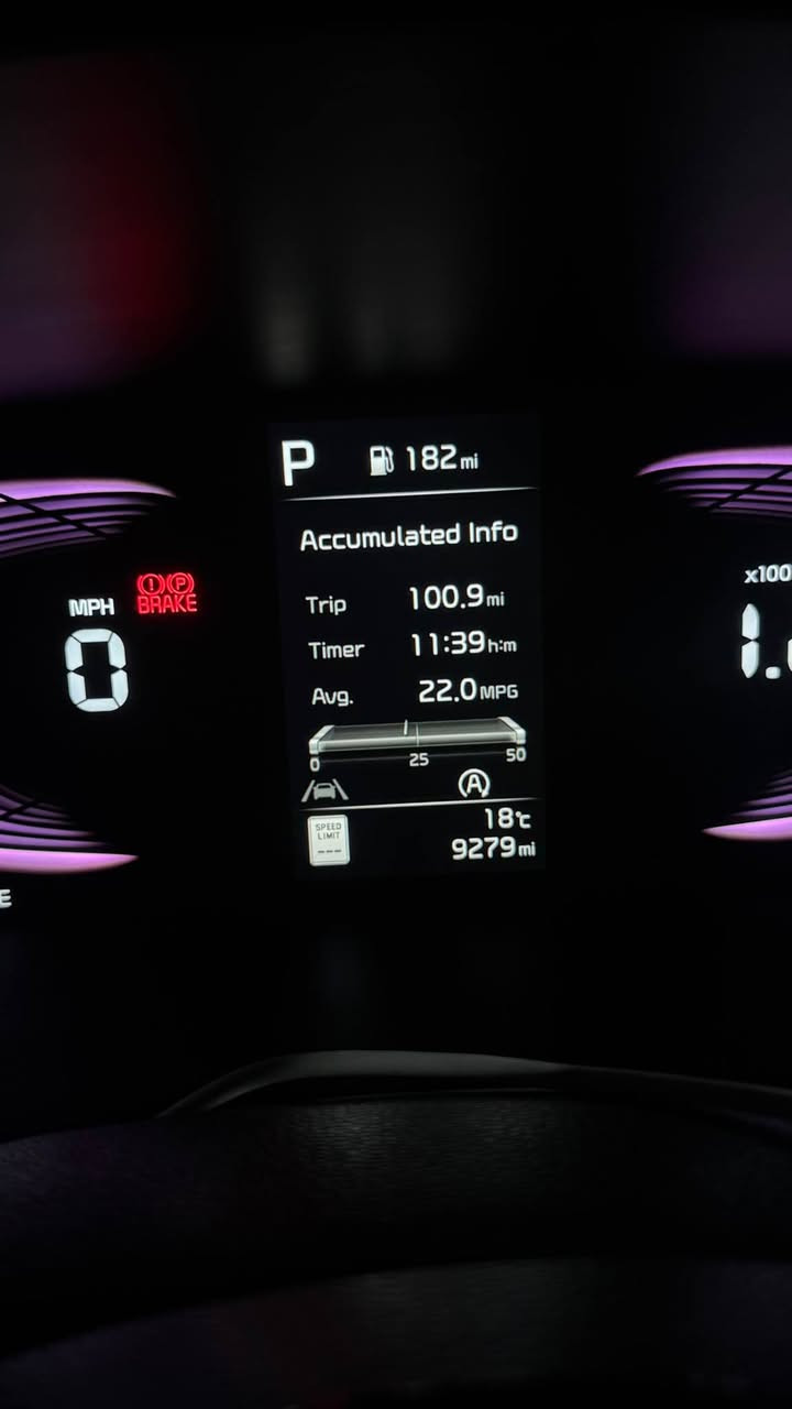 � للبيع – Kia Soul 2024 فول مواصفات عدى الفتحة دخول جديد شهر ال2 مرقم بغداد باسمي
تحويل ثاني يوم
🔹 الموديل: 2024

🔹 اللون: اسود مع سقف أسود (Two Tone)

🔹 المحرك: 2.0 لتر – 4 سلندر

🔹  العداد:زيرو ما ماشية 9000  كم

🔹  الحالة: ممتازة – صبغ اصبع حافة البنيد فقط والباقي كفالة عامة صور الحادث والسونار مرفقة بالمنشور– شاصي سليم

المواصفات الداخلية:

 • شاشة معلومات وترفيه 10.25 إنش

 • دعم Apple CarPlay & Android Auto

 • شحن لاسلكي للهواتف

 • مقاعد جلد ابيض كهربائية

 • تشغيل عن بُعد (Remote Start)

 • تشغيل ذكي زر تشغيل + Smart Key

 • تحكم كامل من المقود

 • بلوتوث + USB

 • تكييف أوتوماتيك

 • شاشة عدادات واضحة

 • خامات داخلية نظيفة ومريحة

أنظمة السلامة والمساعدة:

 • رادارات أمامية

 • نظام النقطة العمياء (Blind Spot Monitoring)

 • تنبيه حركة المرور الخلفية

 • كاميرا خلفية

 • نظام الثبات والتحكم بالانزلاق

مميزات إضافية:

 • اقتصادية في الوقود

 •

 • السيارة نظيفة وجاهزة للاستخدام

📍 الموقع: بغداد – البلديات

💰 السعر: 175 قابل للتفاوض 

📞 للتواصل: *********** – بغداد, العراق
