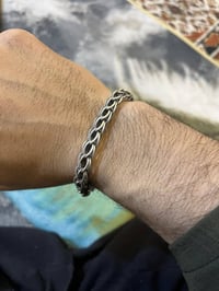 فضة ٩٢٥ • ٣٨غ • توصيل مجاني