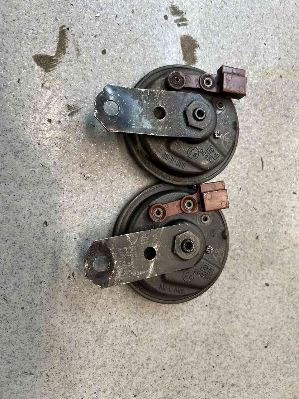 سلام عليكم هورن سيدان فيشه حمره بلاديات وخوات مكاني بغداد الجديده الشراي ينتصل ***********
