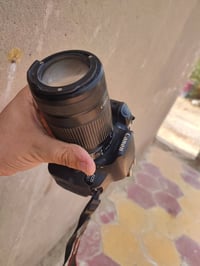 700D • شاحن • بطاريتين